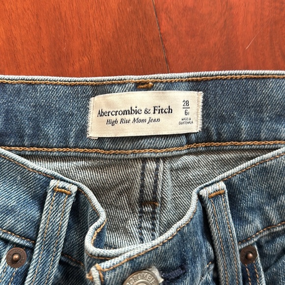 Abercrombie High Rise Mom Jeans - Picture 2 of 2